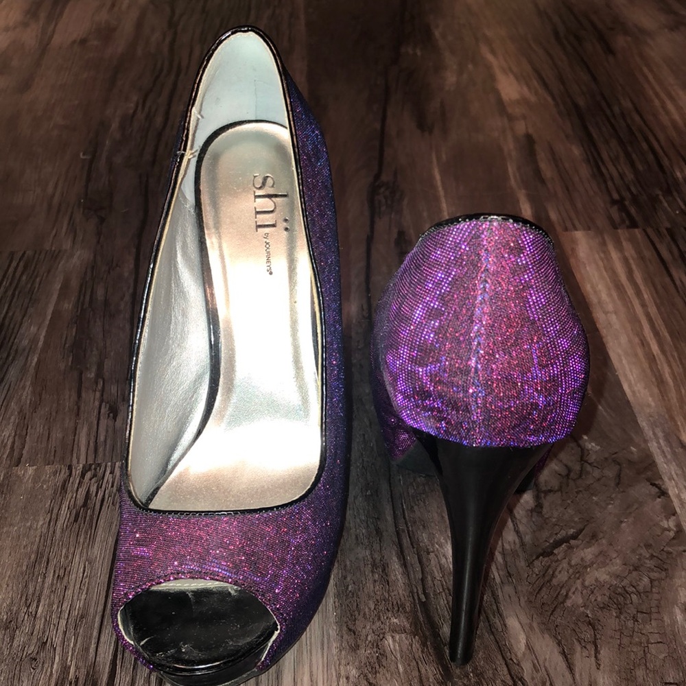 Open-toed heels